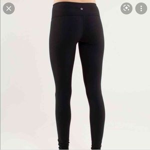 BLACK LULU LEMON LEGGINGS FULL LENGTH !!